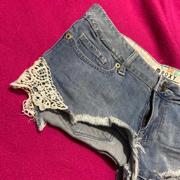 Womens shorts with lace on each side - Picture 3 of 8